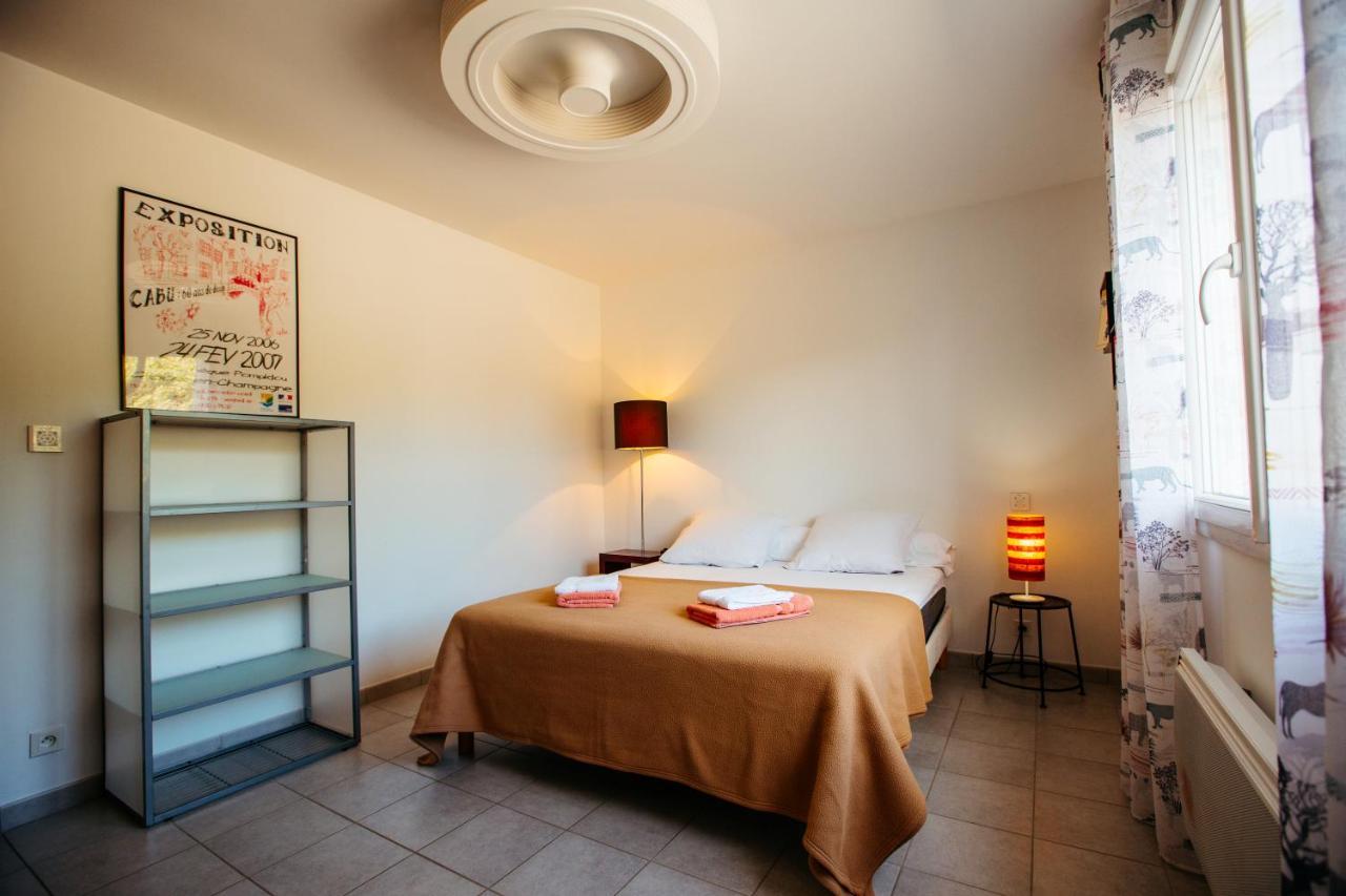 Les Villas De Perret Joyeuse Exterior foto